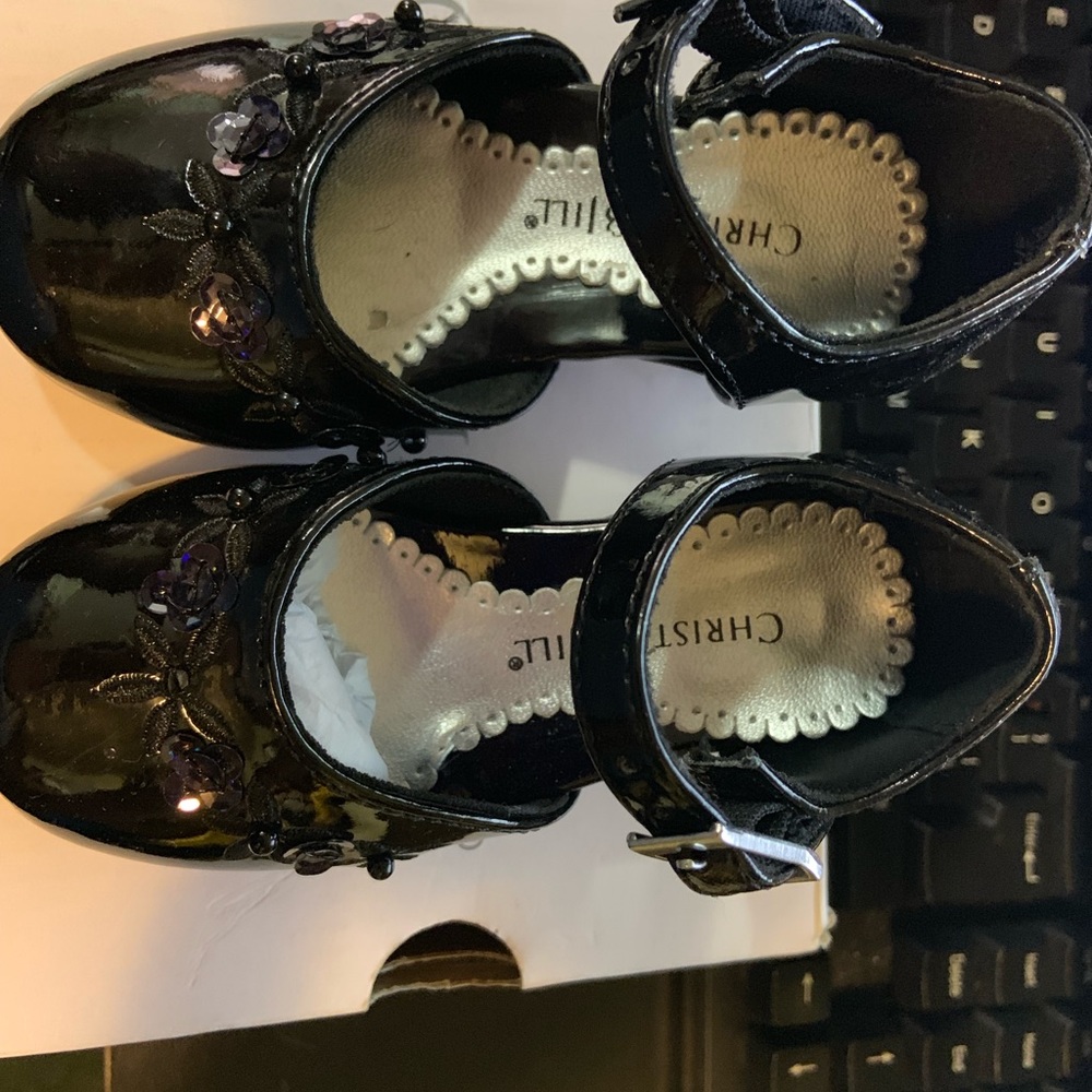 Baby girl’s church shoes. Size 5. Brand new.